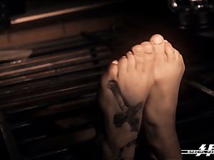 sensational feet energy - Lesdom tortures German soles victims